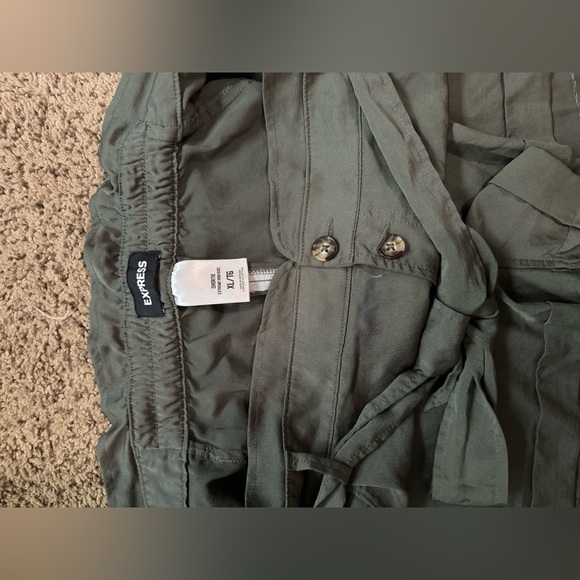 Express button shorts - Picture 3 of 5
